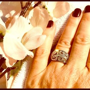 ❤️ NWT Cocktail Crystal Silver Ring 💙 🌺